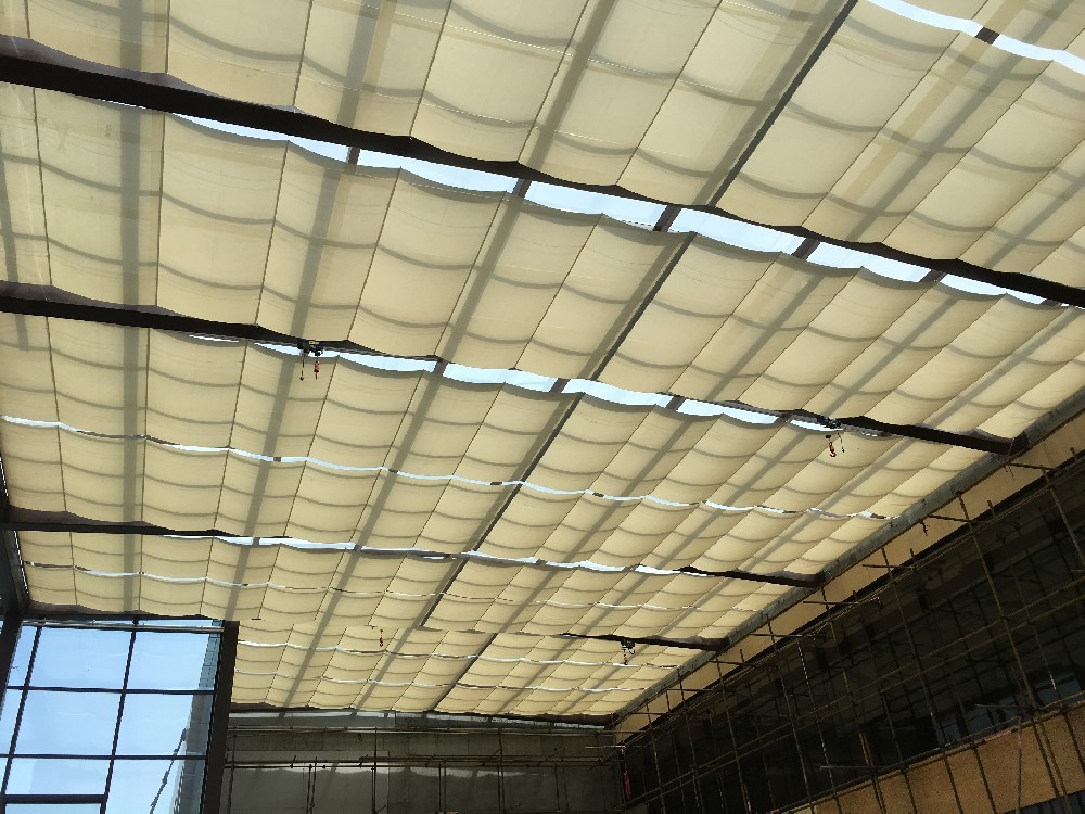 浙江專業(yè)生產(chǎn)銷售電動折疊篷，開放式陽臺解決辦法，電動遮陽防雨百葉涼亭，智能蜂巢簾，遮陽天幕，F(xiàn)CS折疊式天棚簾,采光頂電動遮陽簾，電動智能防風(fēng)卷簾等遮陽周邊智能產(chǎn)品，集設(shè)計生產(chǎn)，安裝，維護于一體的智能科技企業(yè)，給您提供更加貼心的量身定制服務(wù)--杭州航城遮陽用品有限公司